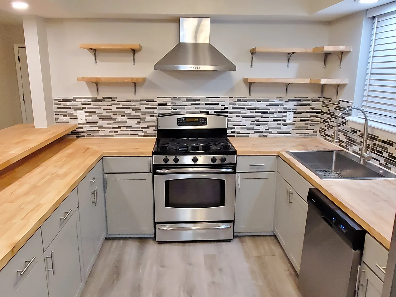 4 bed, 1800 sqft, $2,700 — Photo 4