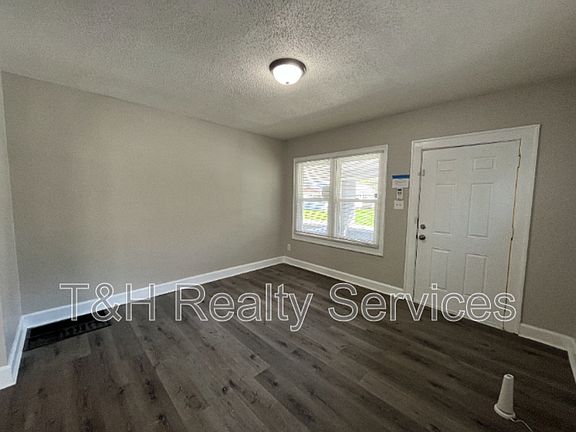 5th image of 922 N Lasalle St