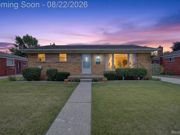 8966 Shannon Dr, Sterling Heights, MI 48314