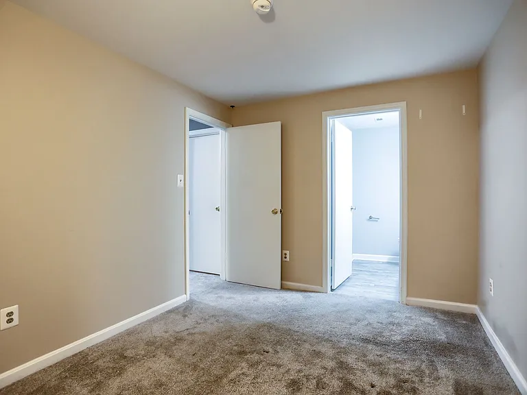 618 Milford Ct — Photo 23
