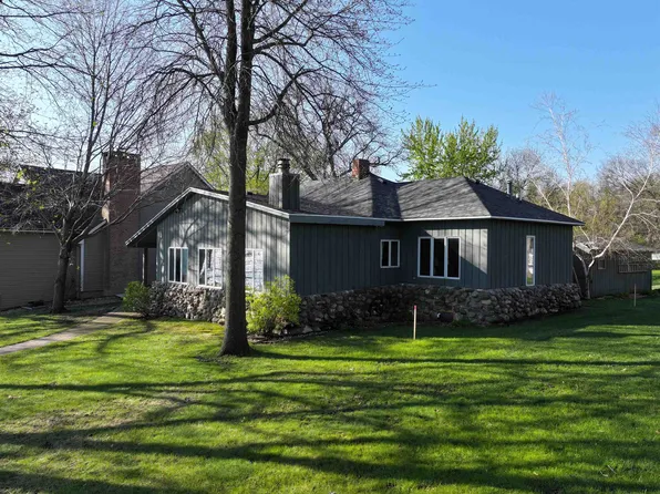 24040 Stevens Cove Dr, Orleans, IA 51360