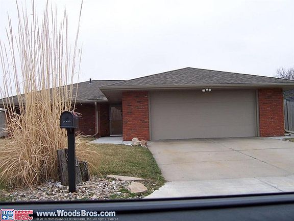 2nd image of 822 N Lakeshore Dr