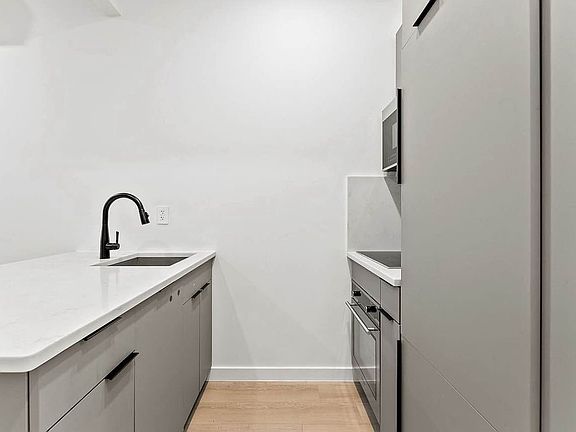 3rd image of 174 Meserole St APT 3L