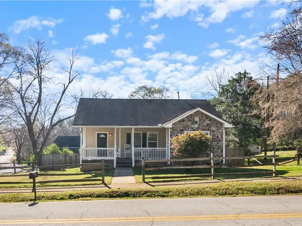 32 Martin Luther King Jr Dr, Commerce, GA 30529