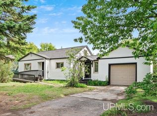105 W Wright Pl, Marquette, MI 49855
