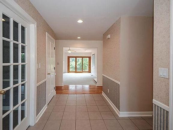 4th image of 331 Winchester Dr