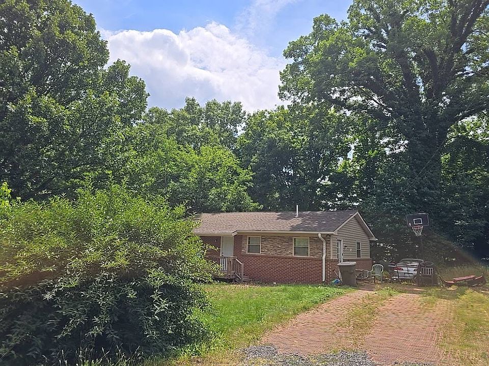 2nd image of 609 Robindell Ct