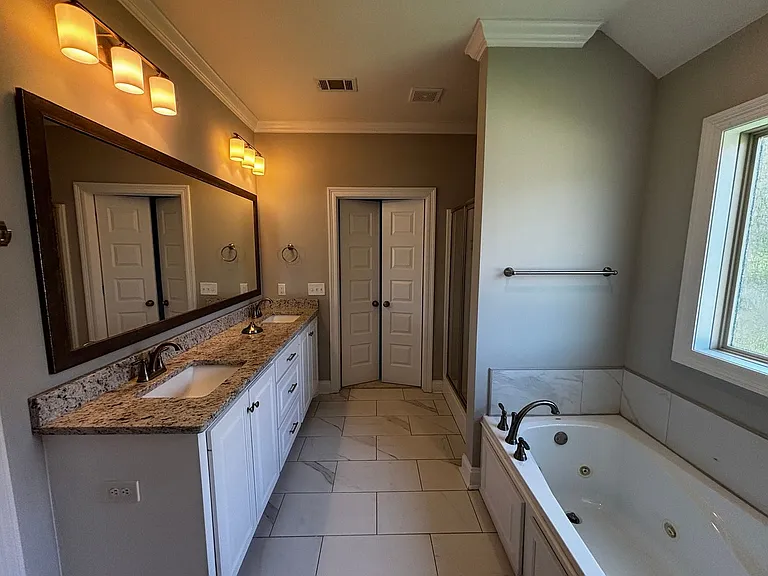 310 Candlewood Ct — Photo 10