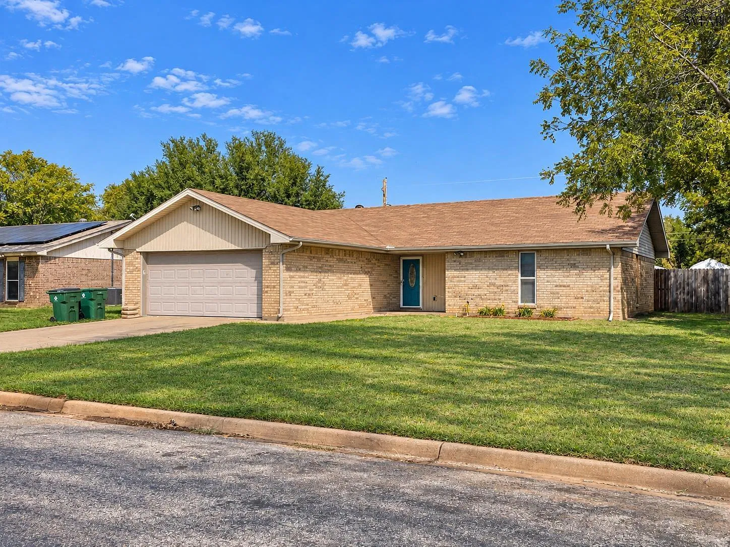 3 bed, 2.0 bath, 1281 sqft, $1,600 — Photo 2