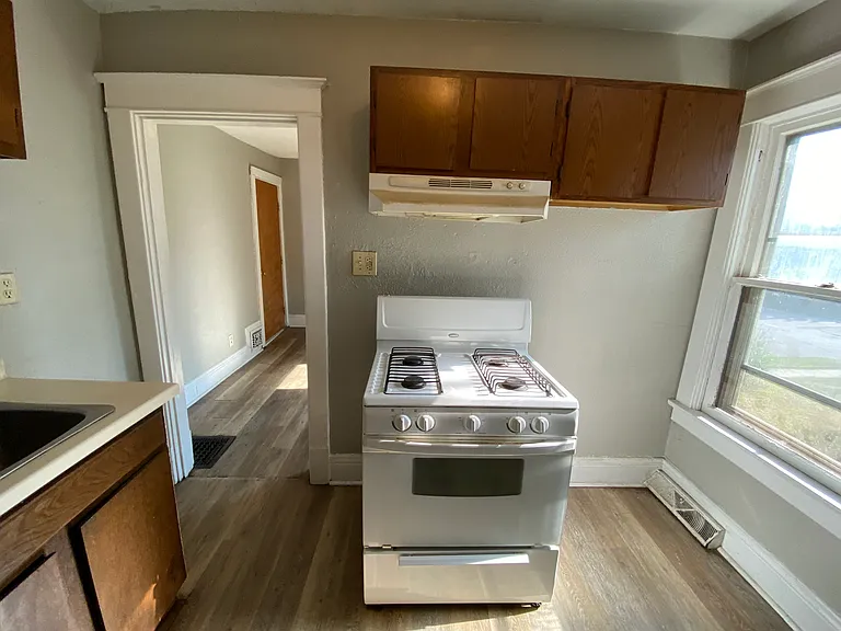 407 E South St #3 — Photo 5