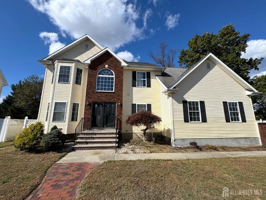 4 Rauer Ct, South Plainfield, NJ 07080
