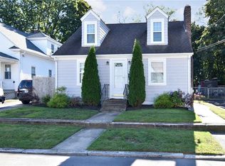 44 Pengrove St, Cranston, RI 02920