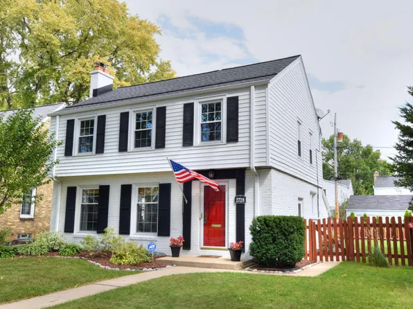 2728 N 75th St, Wauwatosa, WI 53210
