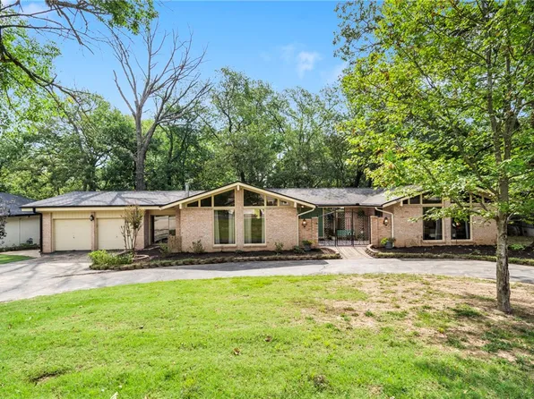 301 S Dogwood St, Siloam Springs, AR 72761