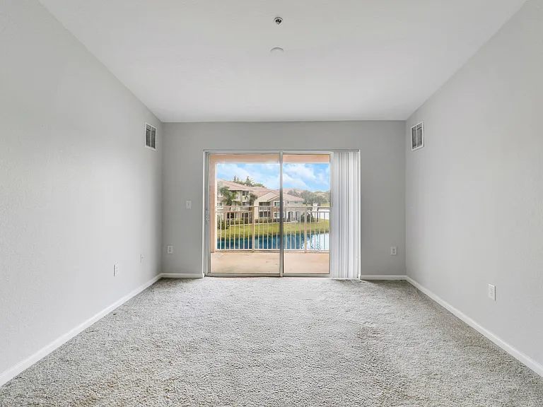 141 SW Palm Dr #306 — Photo 29