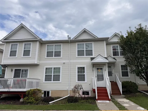35 Lexington Way, Middletown, NY 10940
