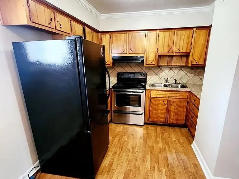 915 Moreland Dr — Photo 15