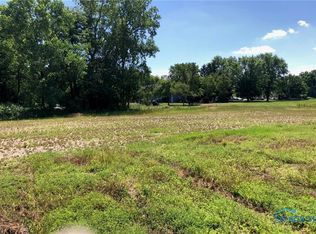 136 Coach House Loop, Bowling Green, OH 43402