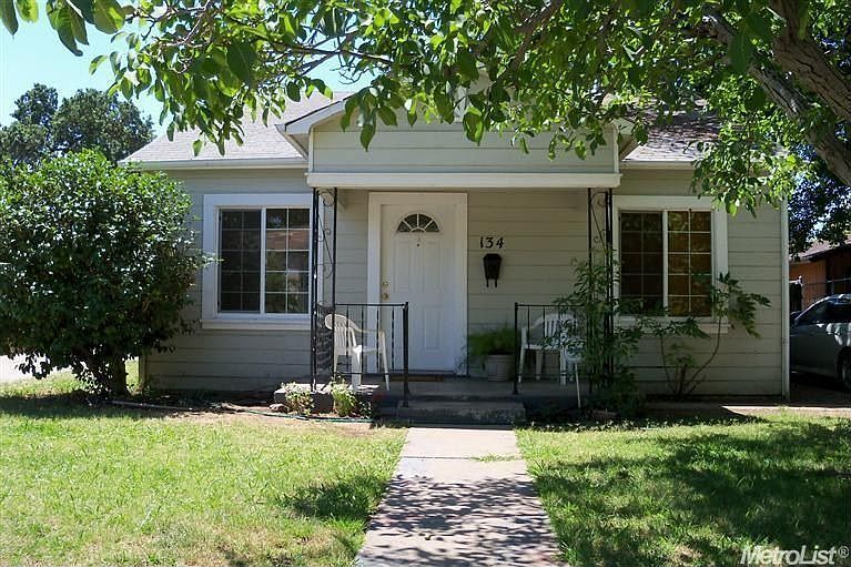 1st image of 134 Redwood Ave