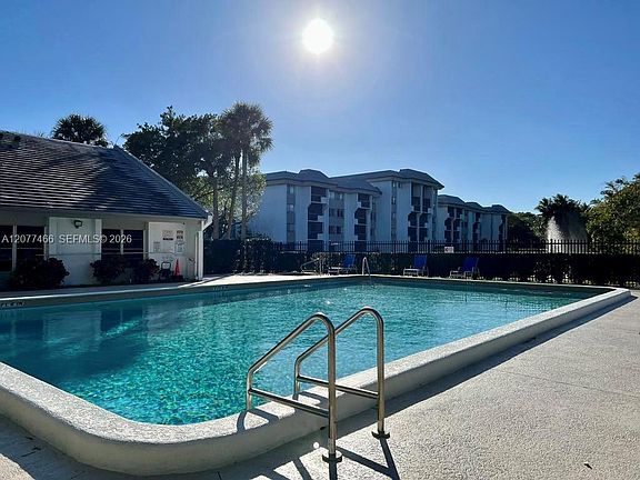 5th image of 721 N Pine Island Rd APT 213