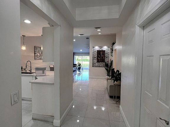 2nd image of 1590 Orion Ln