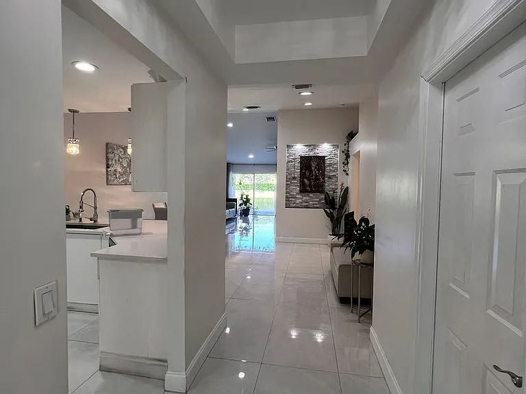 1590 Orion Ln — Photo 2