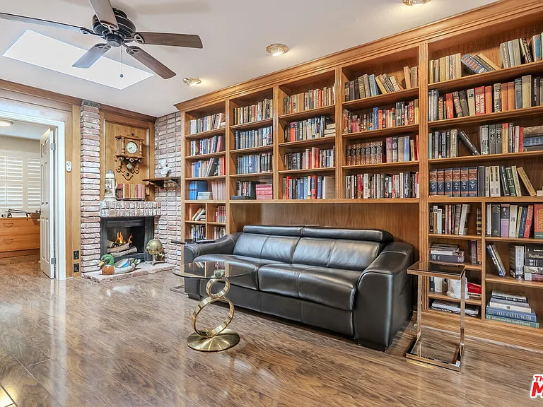 2637 Angelo Dr — Photo 13