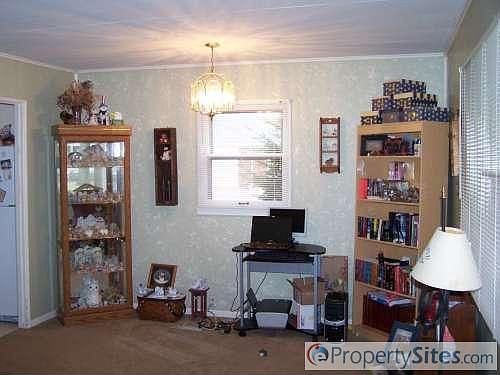 3rd image of 130 Greenacre Dr