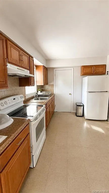 3 bed, 3267 sqft, $3,300 — Photo 2
