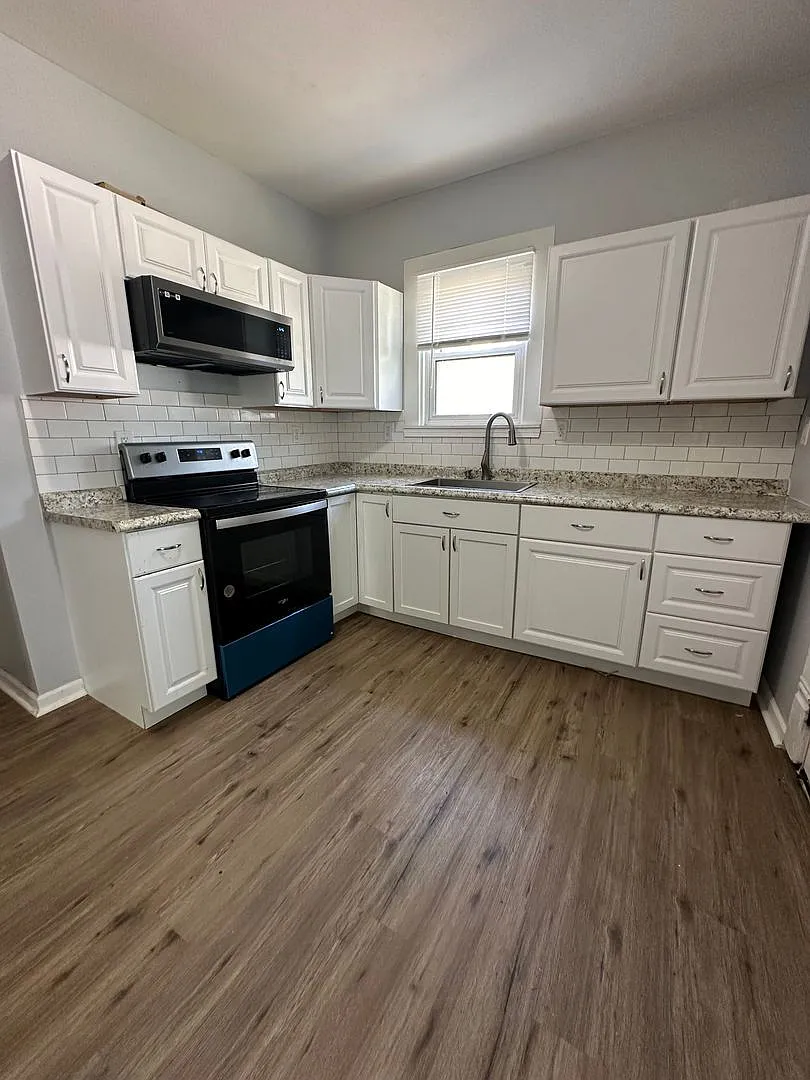 1201 Elizabeth St — Photo 2