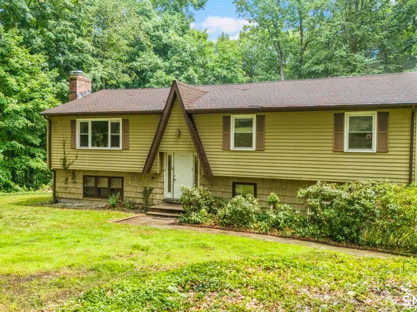 32 Woodhaven Drive, Burlington, CT 06013