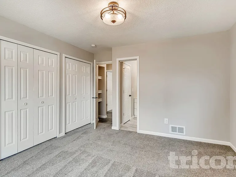 457 Lawson Ave W — Photo 10