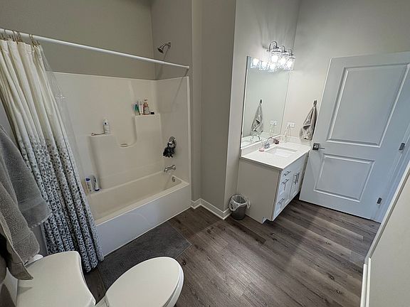 4th image of 1416 Indiana Ave #102