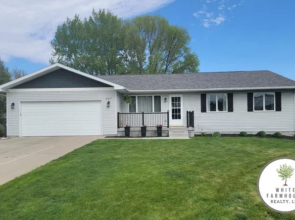 227 Emerald Dr, Wayne, NE 68787