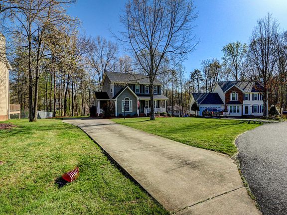 2nd image of 404 Sherwood Ct