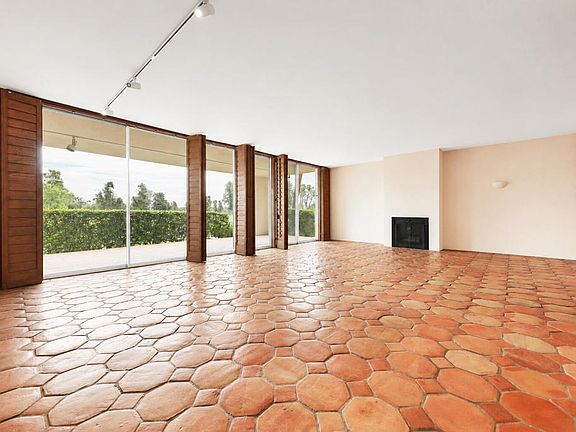 2nd image of 900 Island Dr APT 113