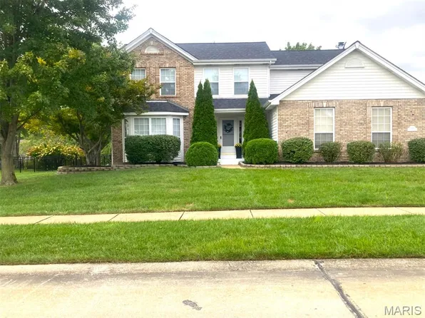209 Harbour Pointe Dr, Grover, MO 63040