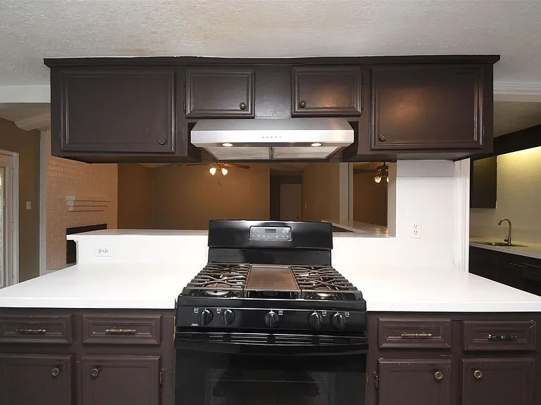 510 Chambly Dr — Photo 38