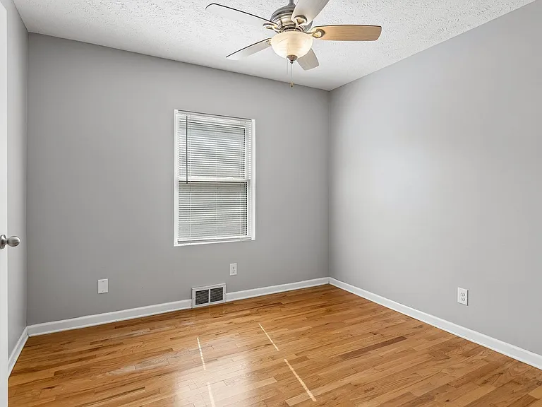 3101 S 36th St — Photo 12