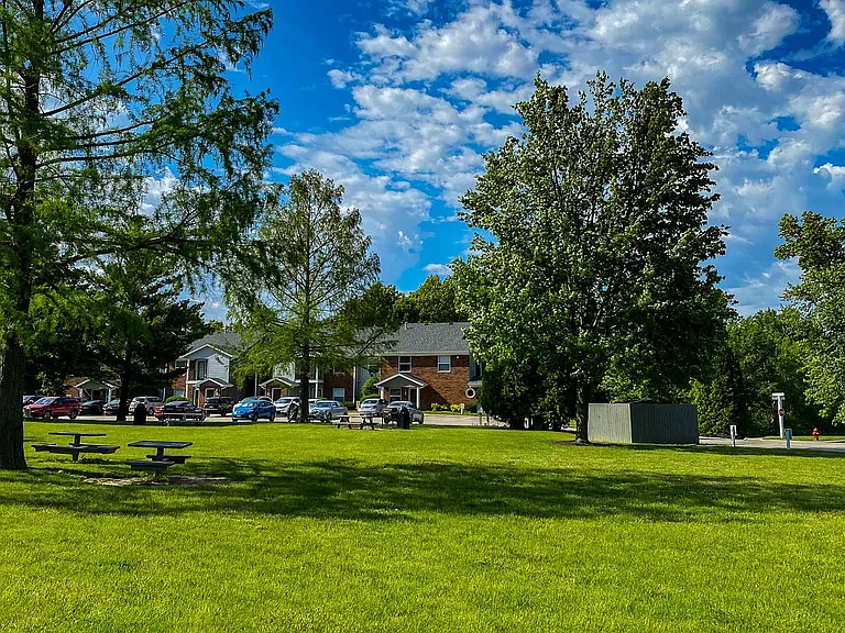 Dunlap Falls Apartments — Photo 14