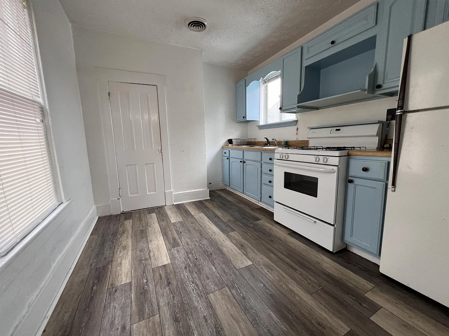 391 Overdale St photo 1