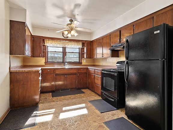 4th image of 108 3rd St SW