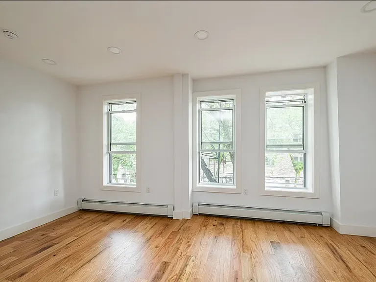 838 Freeman St #2E — Photo 2