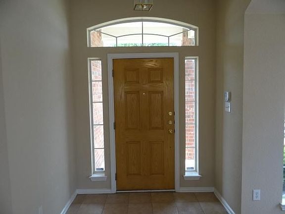 2nd image of 533 Stonewall Ct