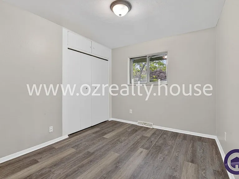 732 Coyne Ave — Photo 11