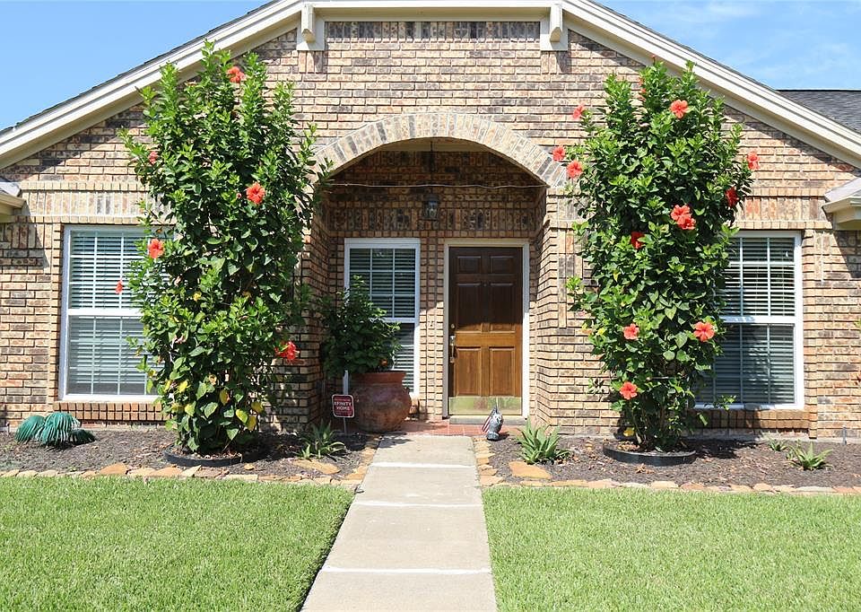 1st image of 3211 Cumberland Dr