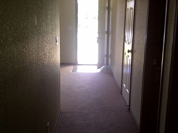 4th image of 523 NW Woodbury Dr
