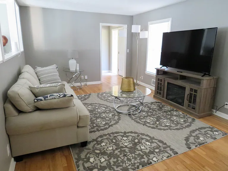 4194 Loveless Dr — Photo 9