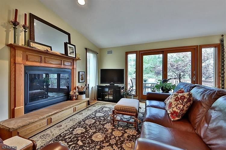 1st image of 67 Hillside Ave