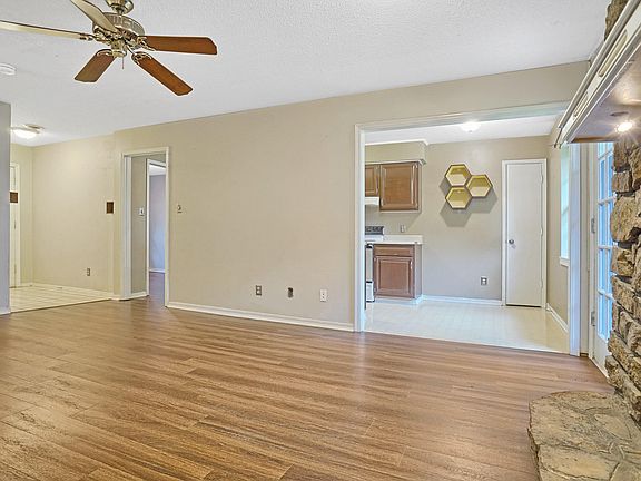 5th image of 1102 W 17th Ter